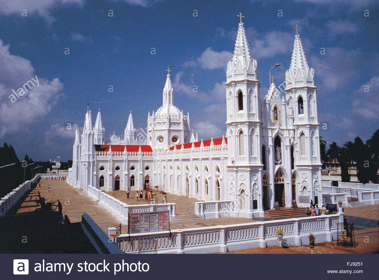 Velankanni Church, Tamil Nadu - Mass Timings, History, Photos